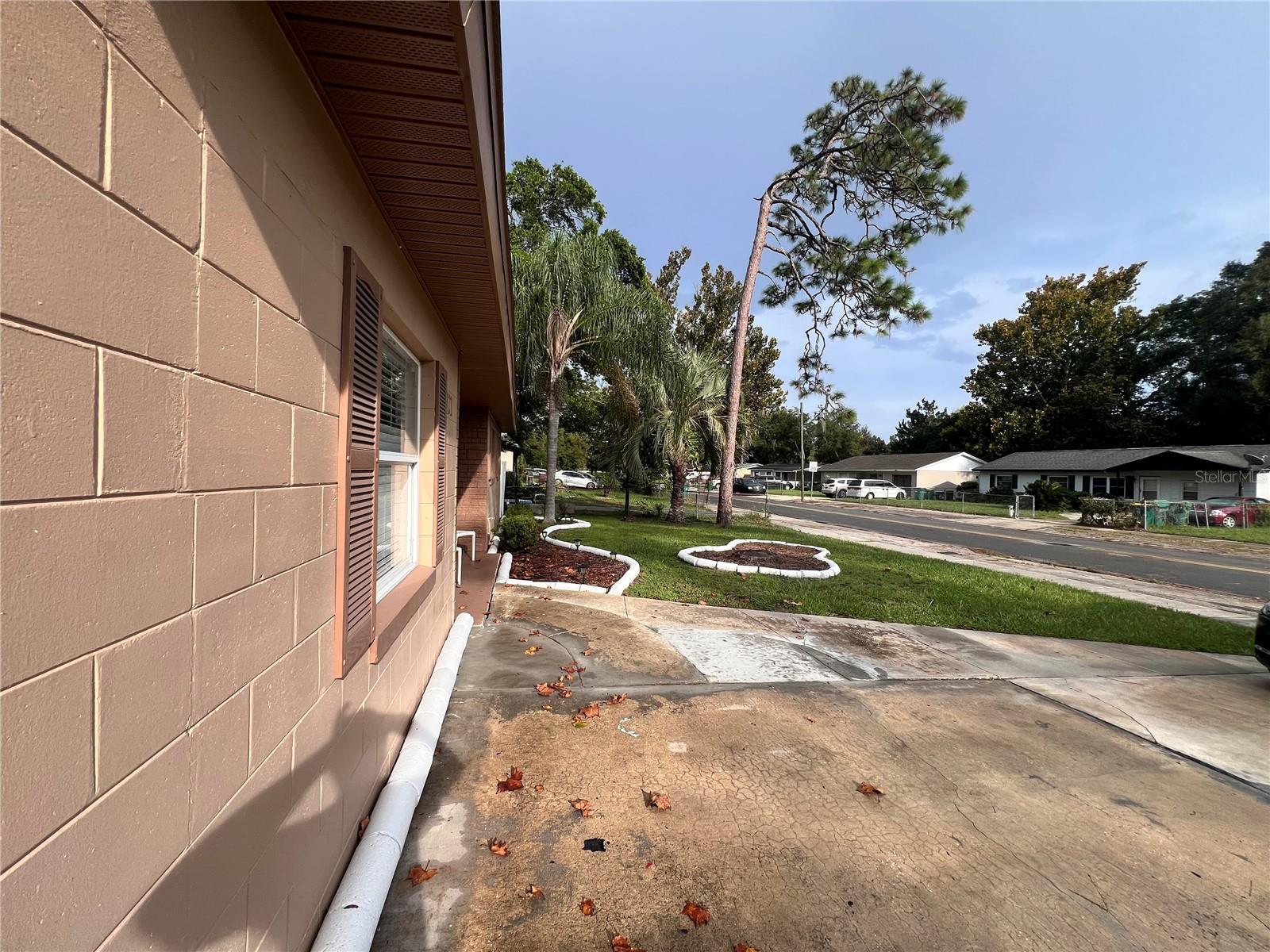 CANDLELIGHT OAKS - Residential