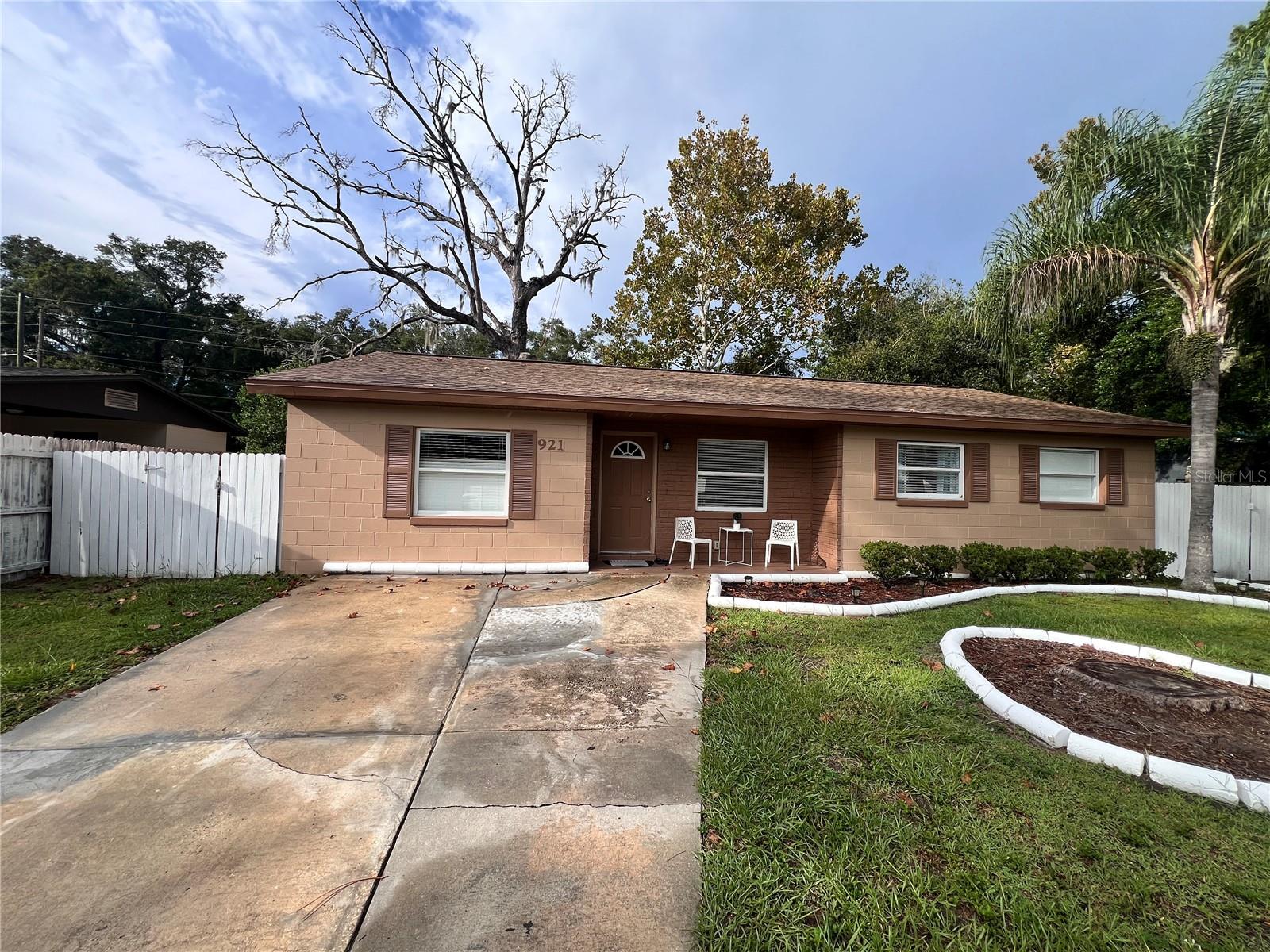 CANDLELIGHT OAKS - Residential