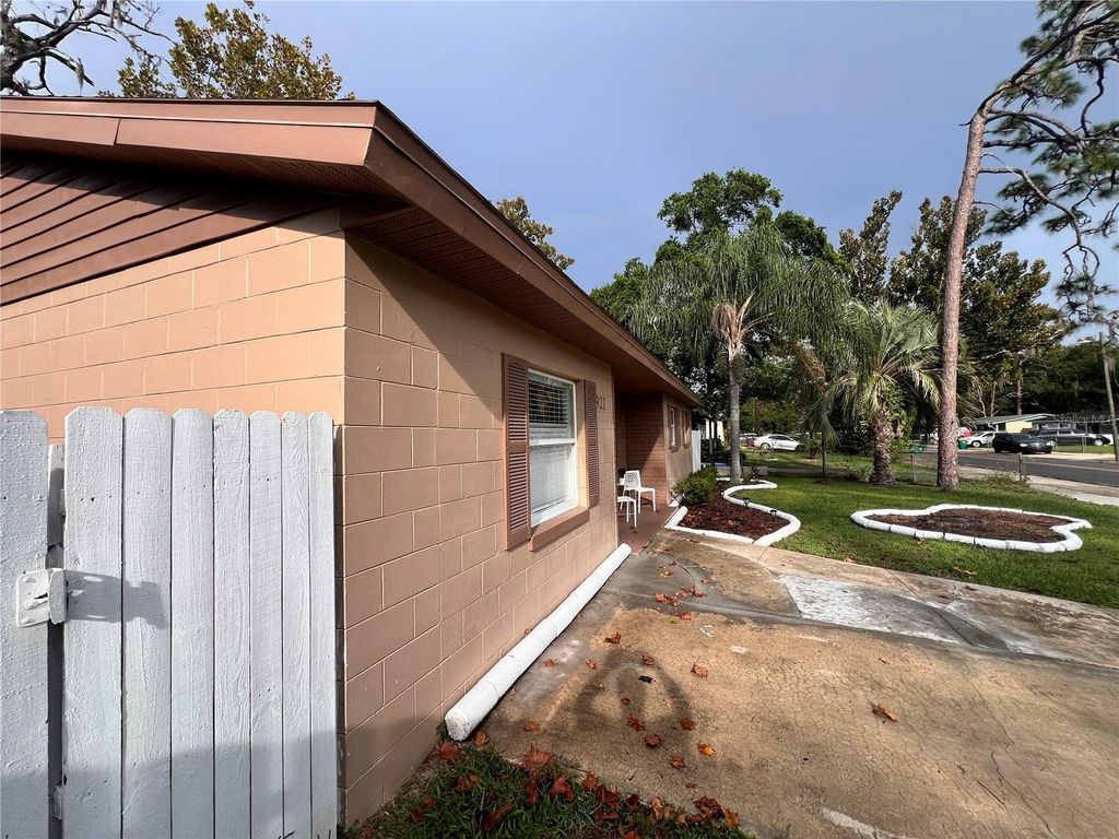 Photo of 921 Valleydale Avenue, Deland, FL 32720 (MLS # V4945078)