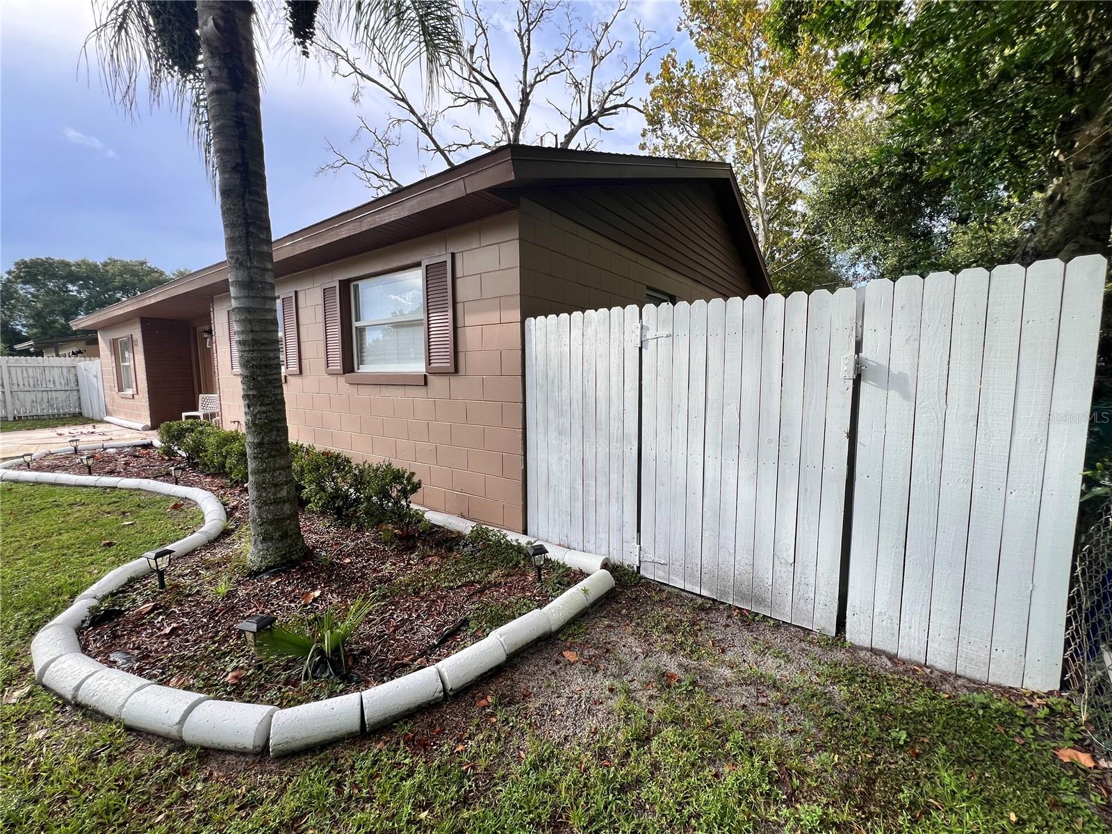 CANDLELIGHT OAKS - Residential