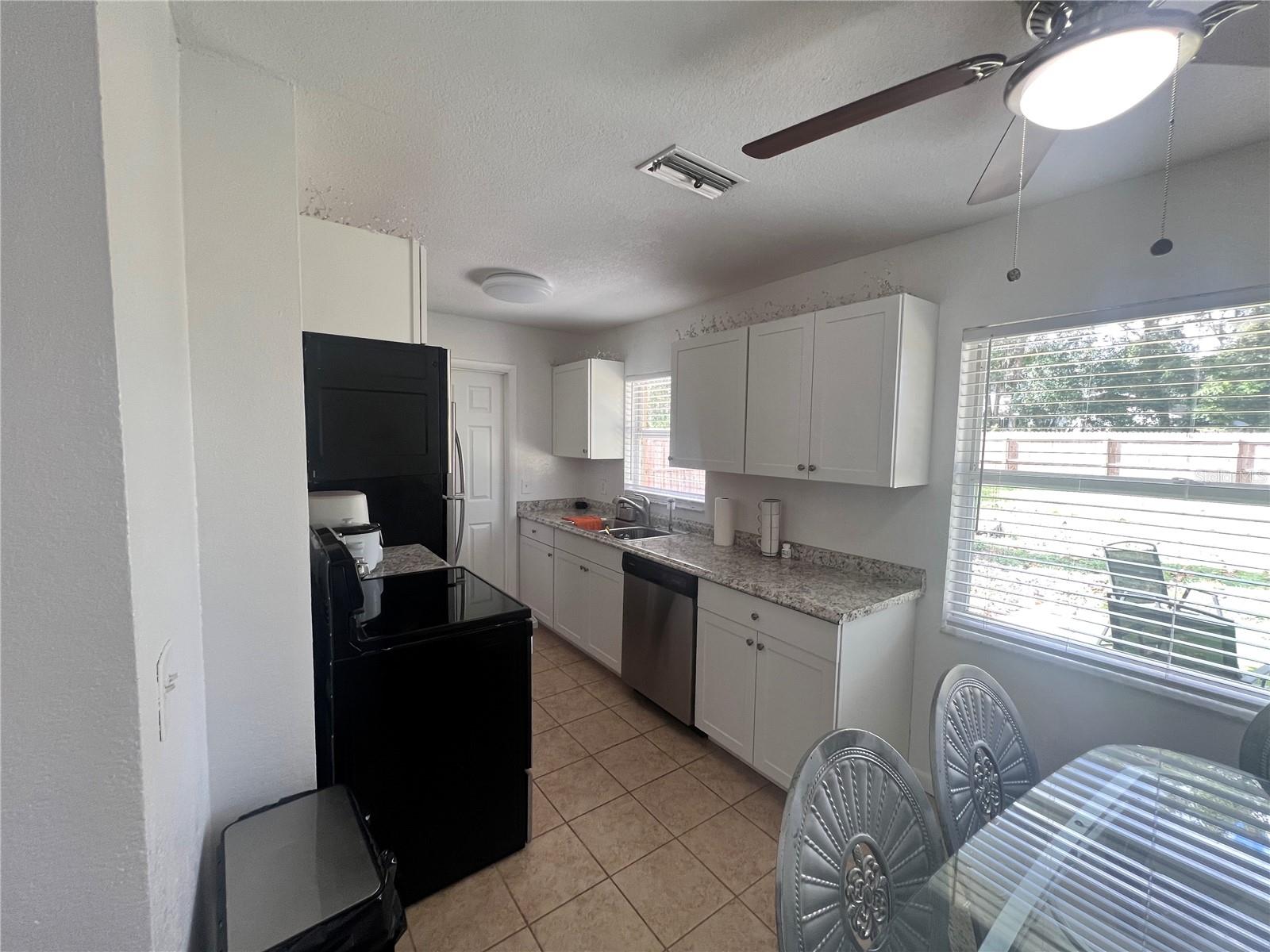 CANDLELIGHT OAKS - Residential