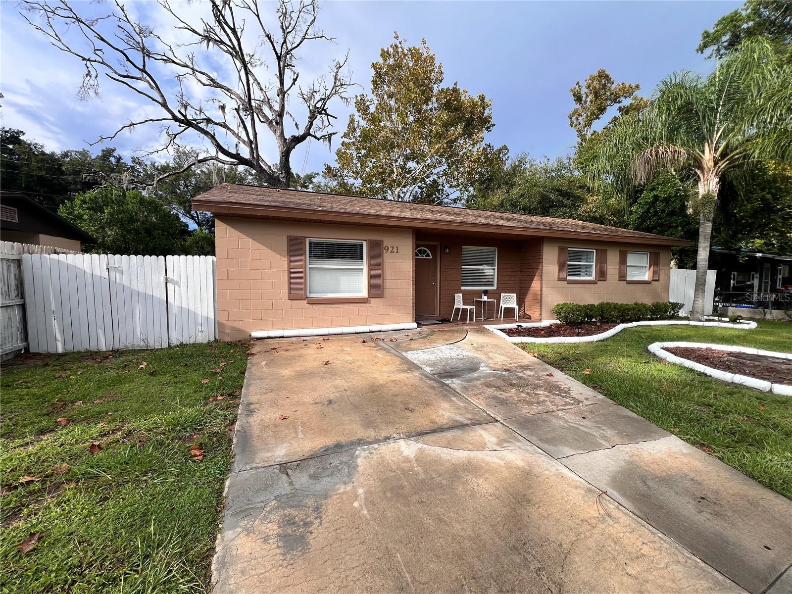 CANDLELIGHT OAKS - Residential