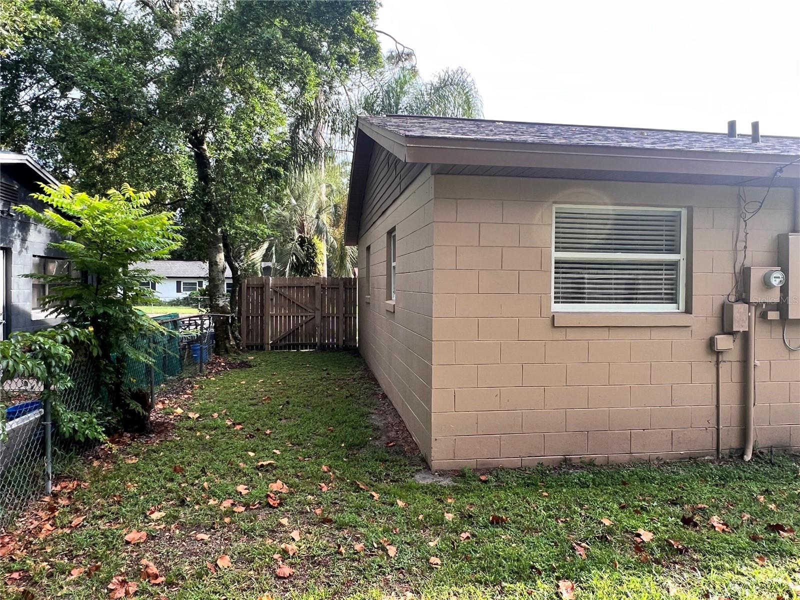 CANDLELIGHT OAKS - Residential