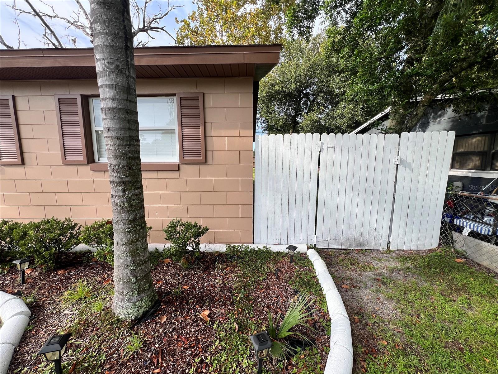 CANDLELIGHT OAKS - Residential