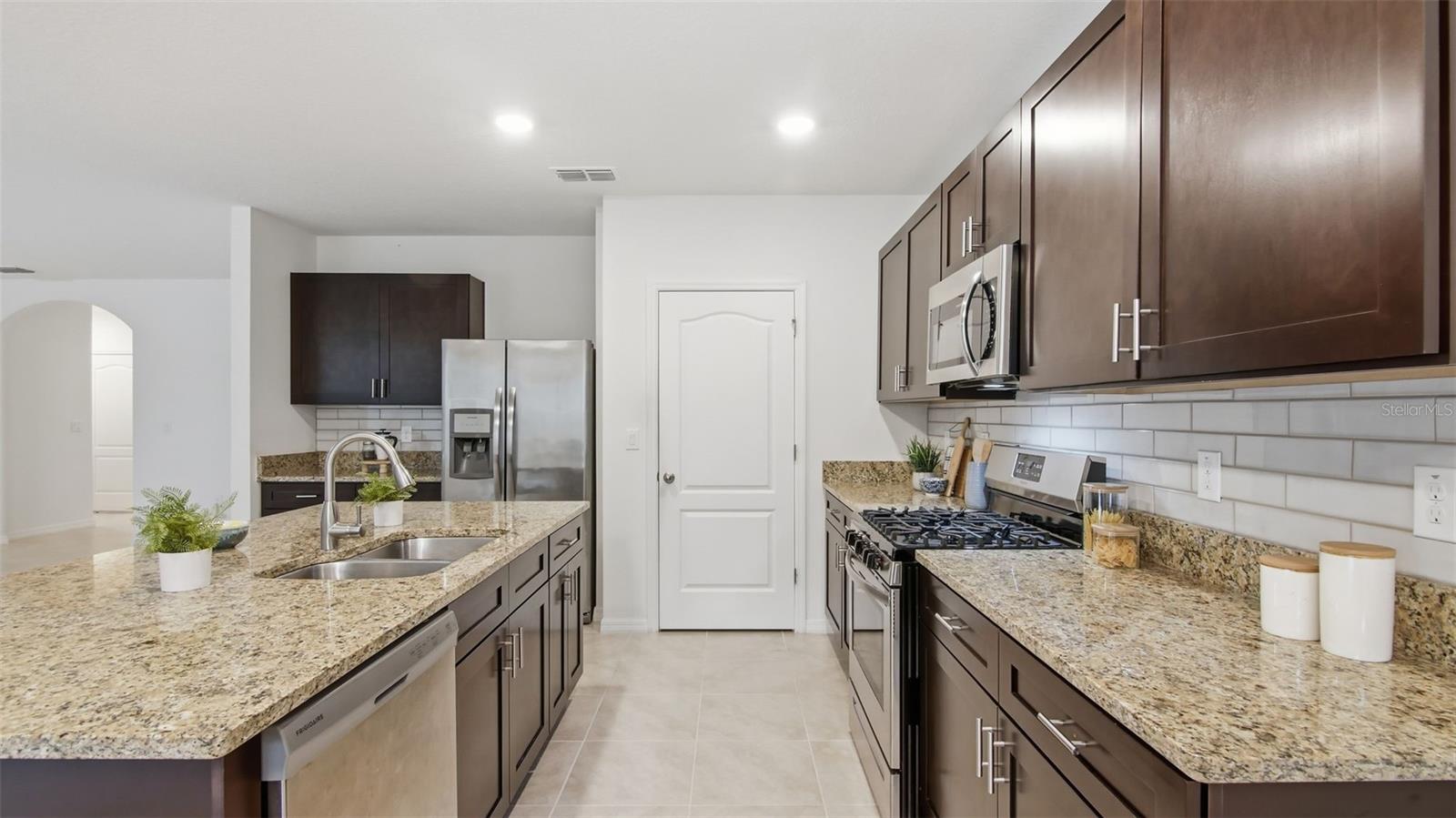 HUNTINGTON DOWNS - Residential