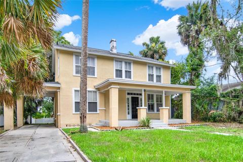 A home in DELAND