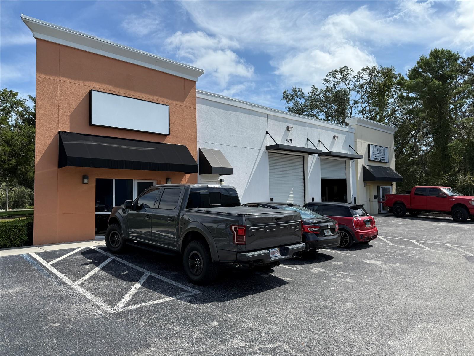 Available now in the heart of Palm Harbor’s Big Bend Commerce Park, this 1,500 SF flex warehouse is perfect for growing businesses that need both a professional front and functional back-end space. The unit features a welcoming lobby for meeting clients, plus two grade-level overhead doors for easy loading, receiving, or access for service vehicles. Located just minutes from US-19 and Tampa Road, you’ll have quick connections throughout North Pinellas and into Tampa. Within a five-mile radius, the area boasts over 61,000 residents with a median household income of $75K, plus more than 2,300 local businesses employing nearly 20,000 people—an active customer and supplier network right at your doorstep. High daily traffic counts on ALT-19, along with nearby anchors like AdventHealth North Pinellas and the Pinellas County Schools system, keep the area buzzing with activity. Whether you’re a contractor, service provider, e-commerce operator, or small-scale manufacturer, this versatile space offers the visibility, access, and convenience to help your business thrive.