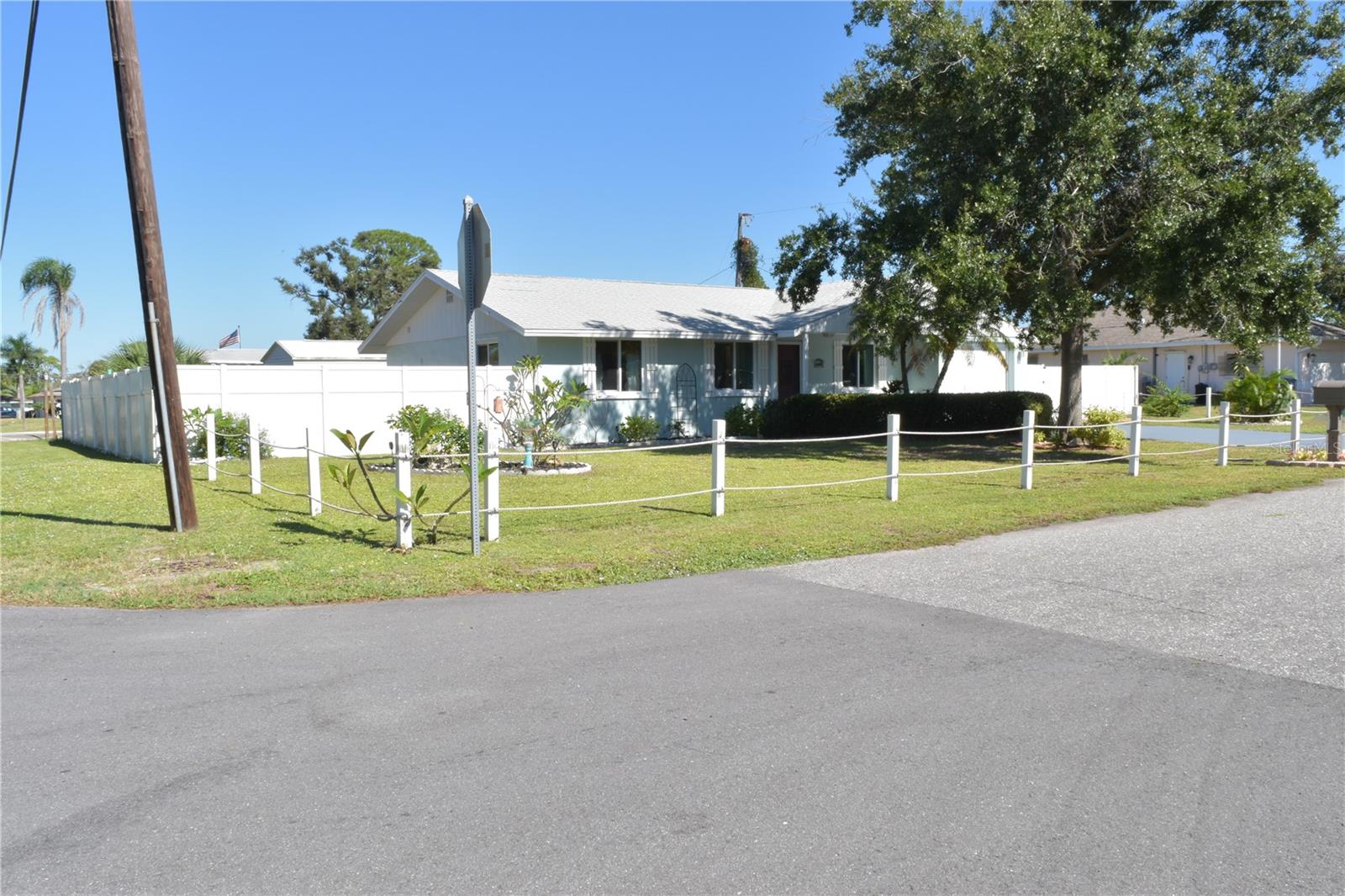 SOUTH VENICE - Residential