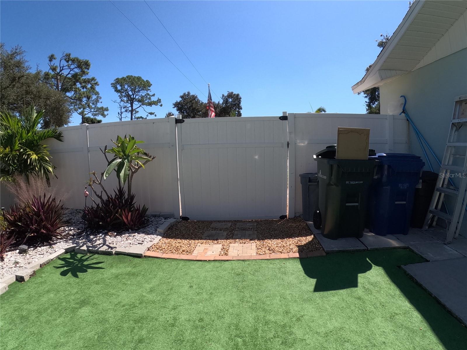 SOUTH VENICE - Residential