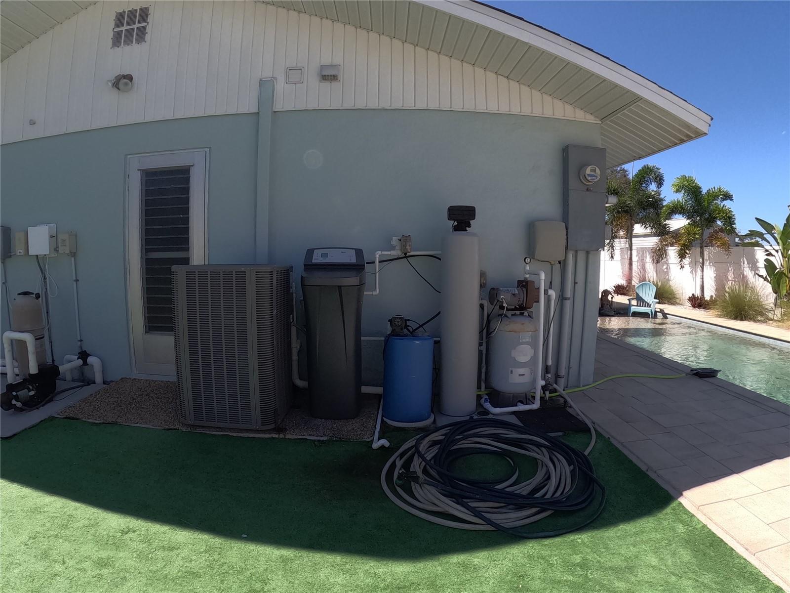 SOUTH VENICE - Residential