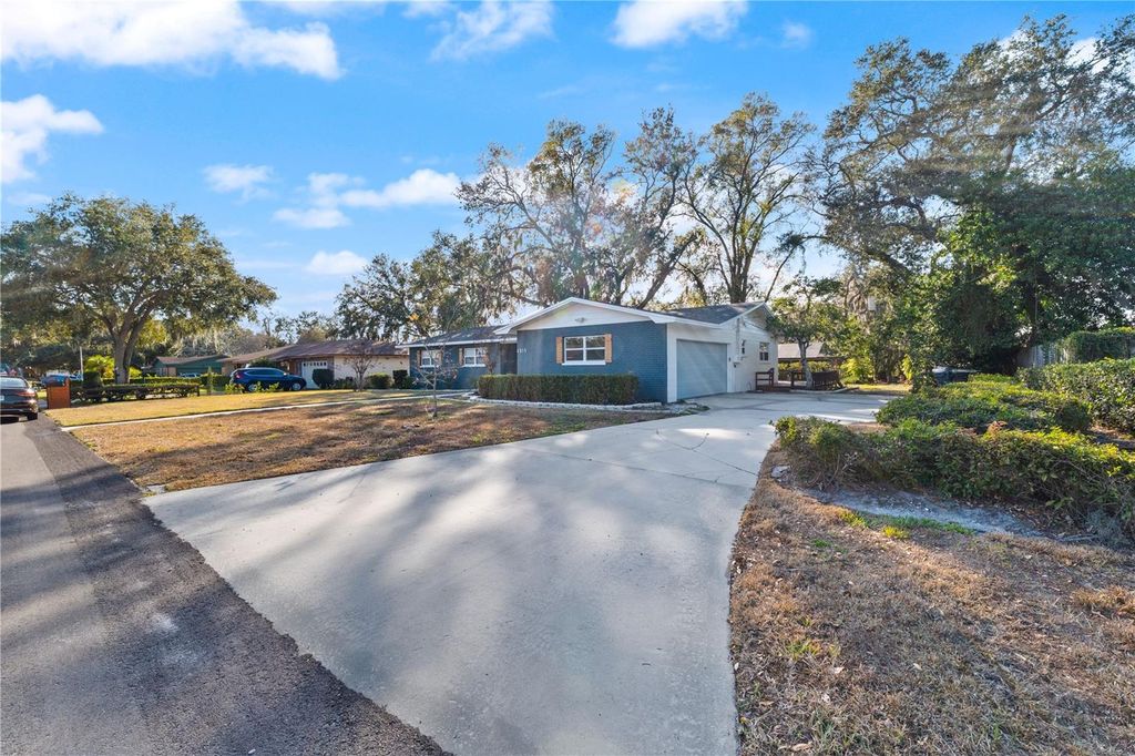 Photo of 4915 Whiteoak Drive E, Lakeland, FL 33813 (MLS # TB8470421)