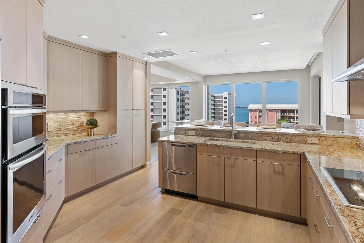 THE TOWER RESIDENCES - Residential