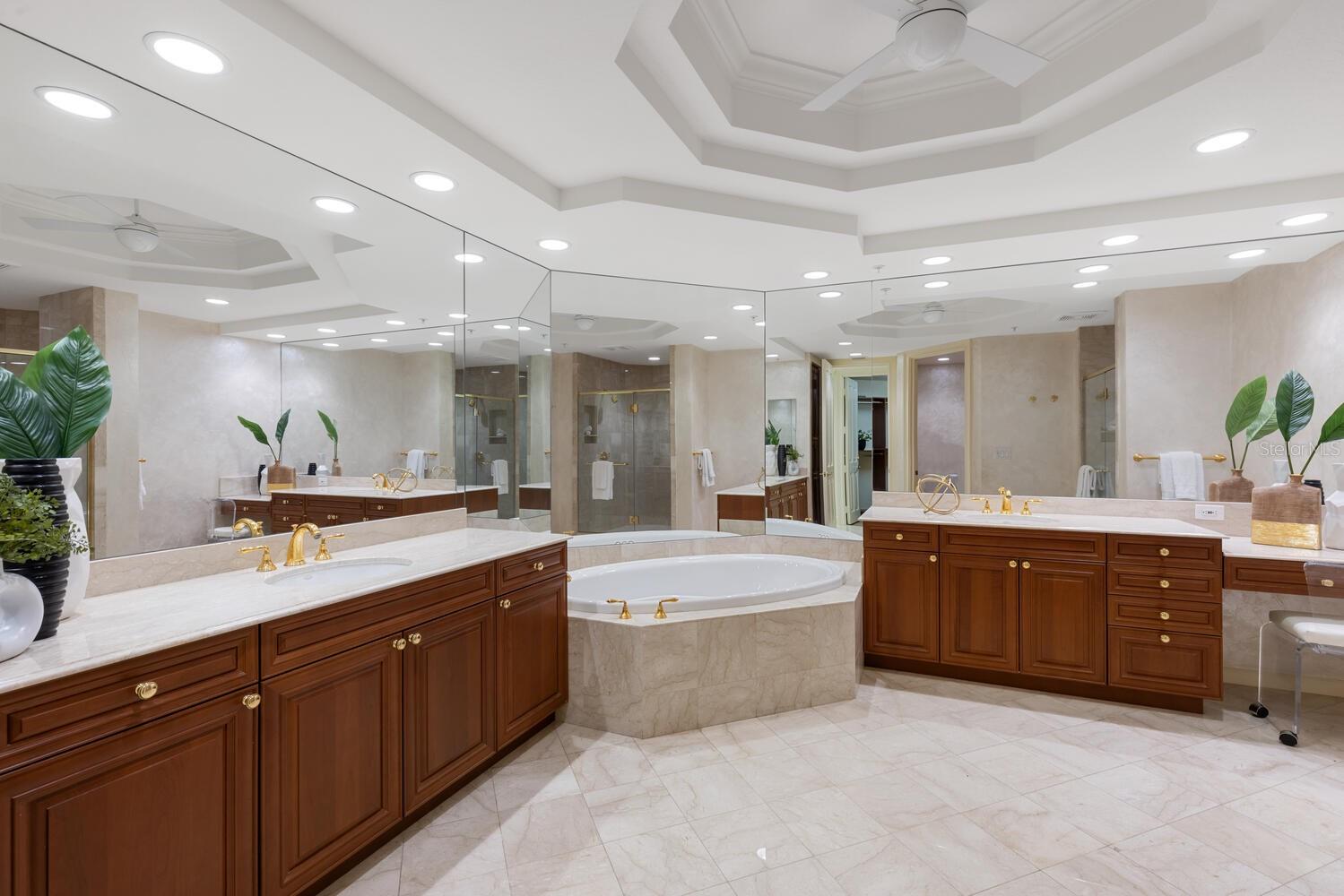 THE TOWER RESIDENCES - Residential