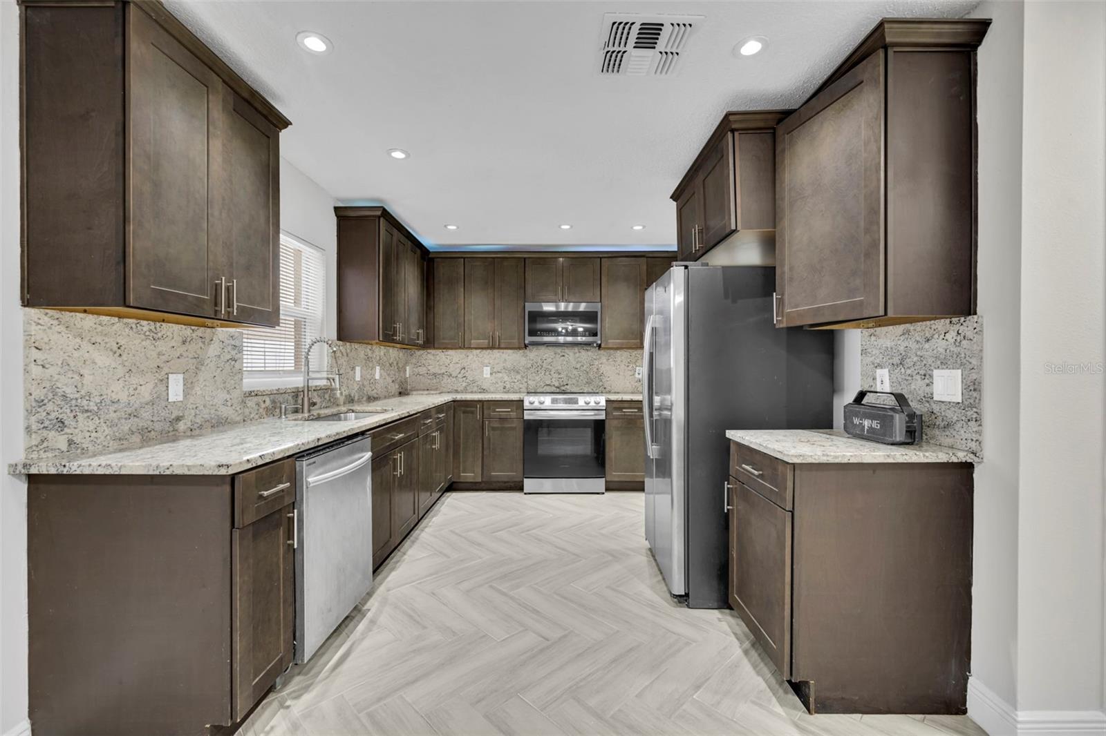 ANDOVER LAKES PH 03B - Residential