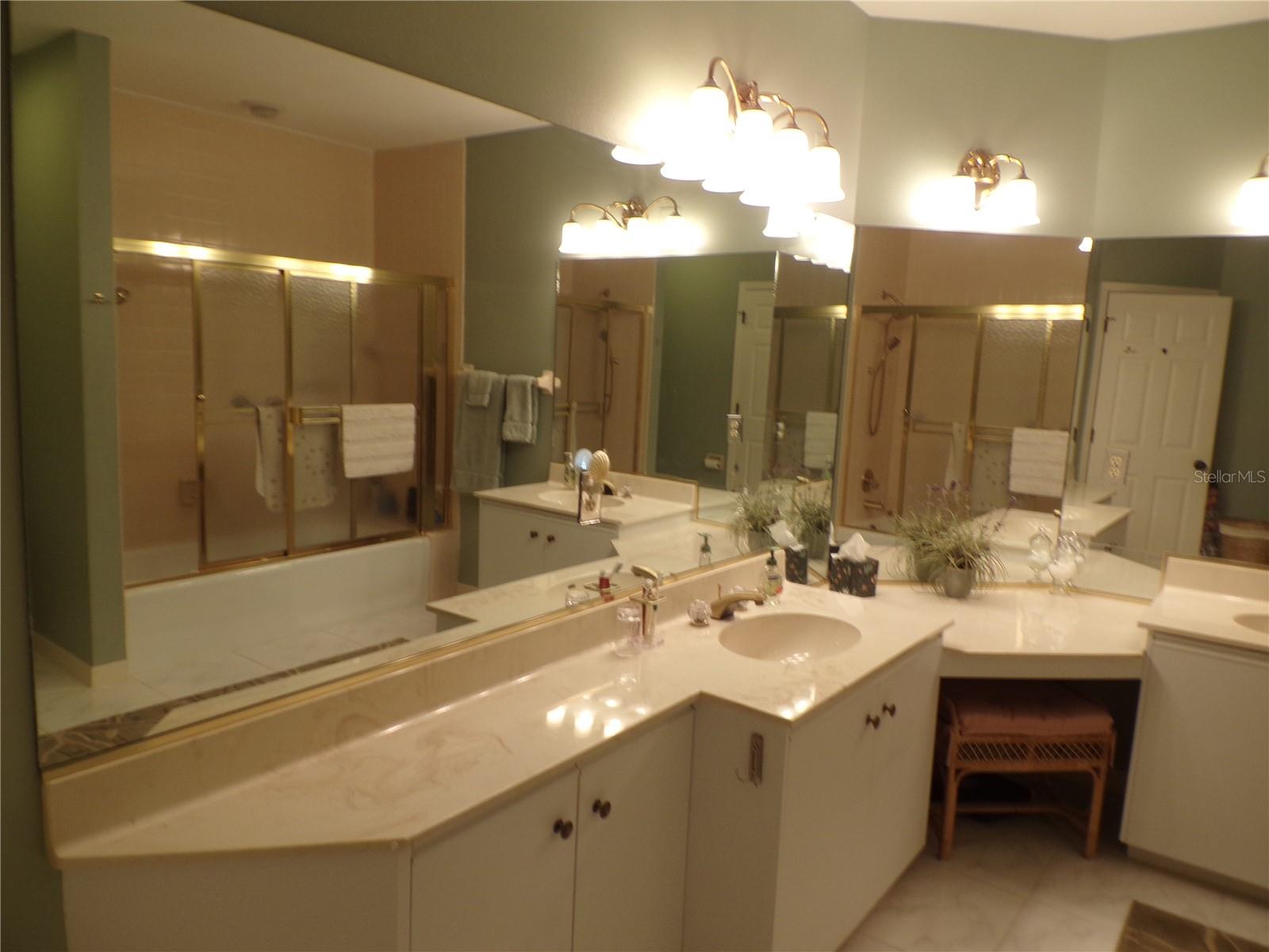 CONQUISTADOR BAY CLUB - Residential