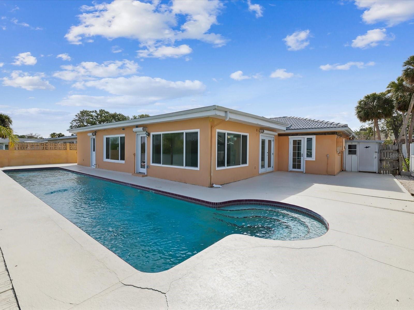 RIDGEWOOD RIVIERA - Residential