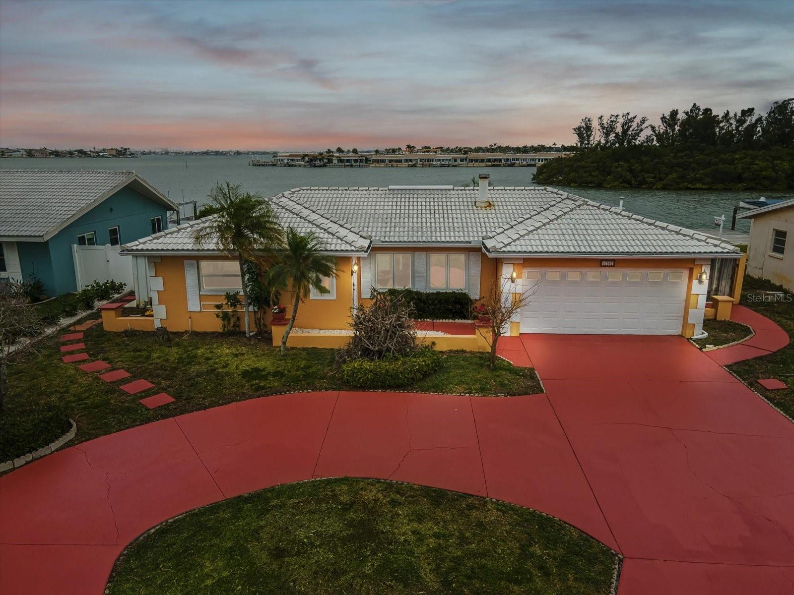 RIDGEWOOD RIVIERA - Residential