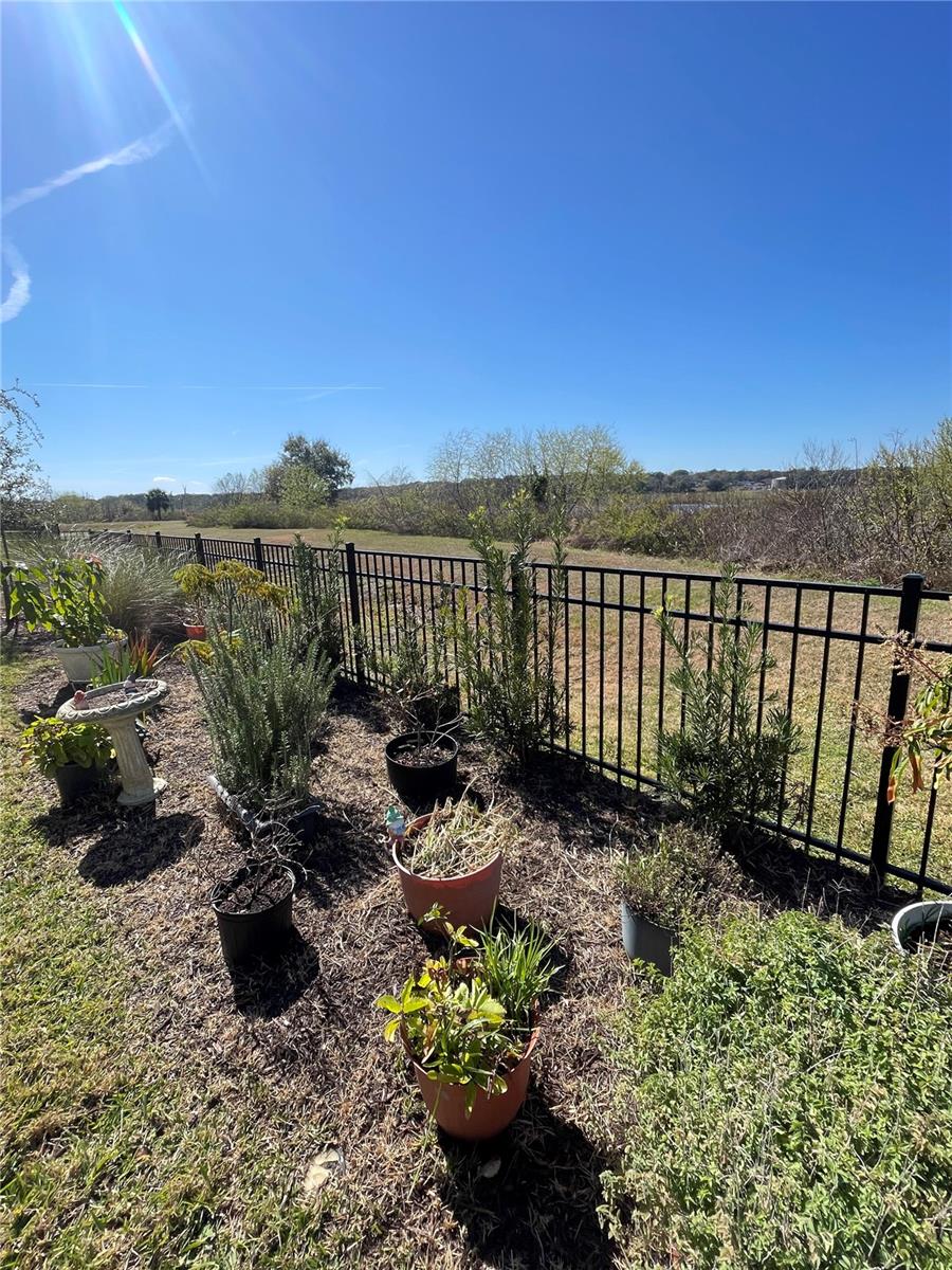 LAKE MDW LNDG - Residential