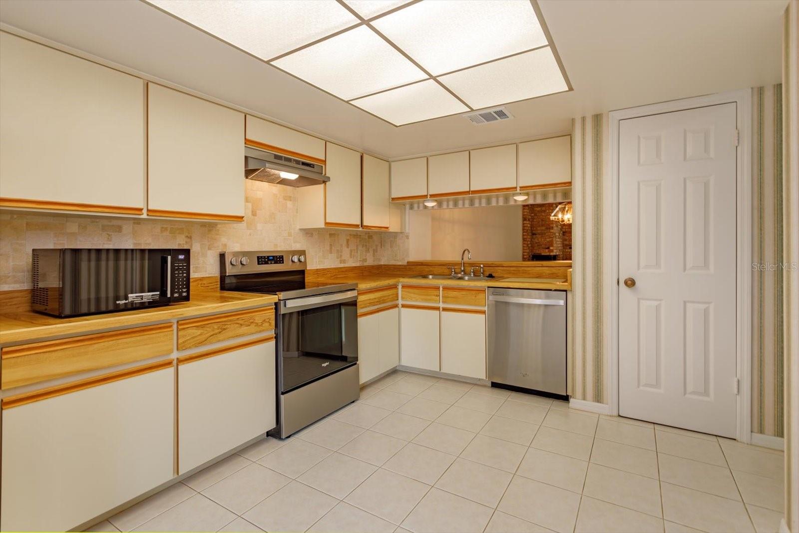 1055 KENSINGTON PARK DRIVE 711