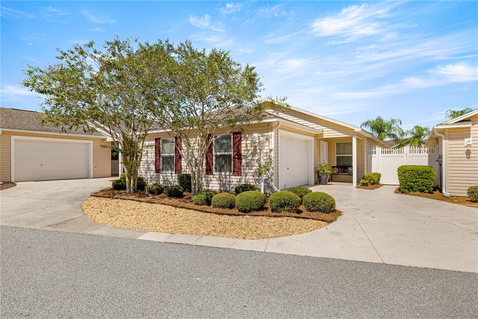 859 AMBER COURT