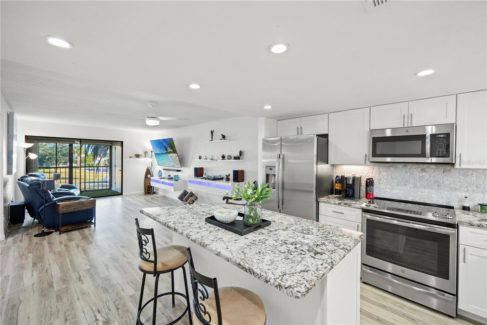 VEL GARDENS PH 02 - Residential