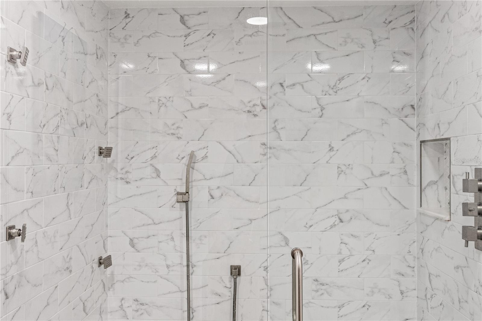 VEL GARDENS PH 02 - Residential