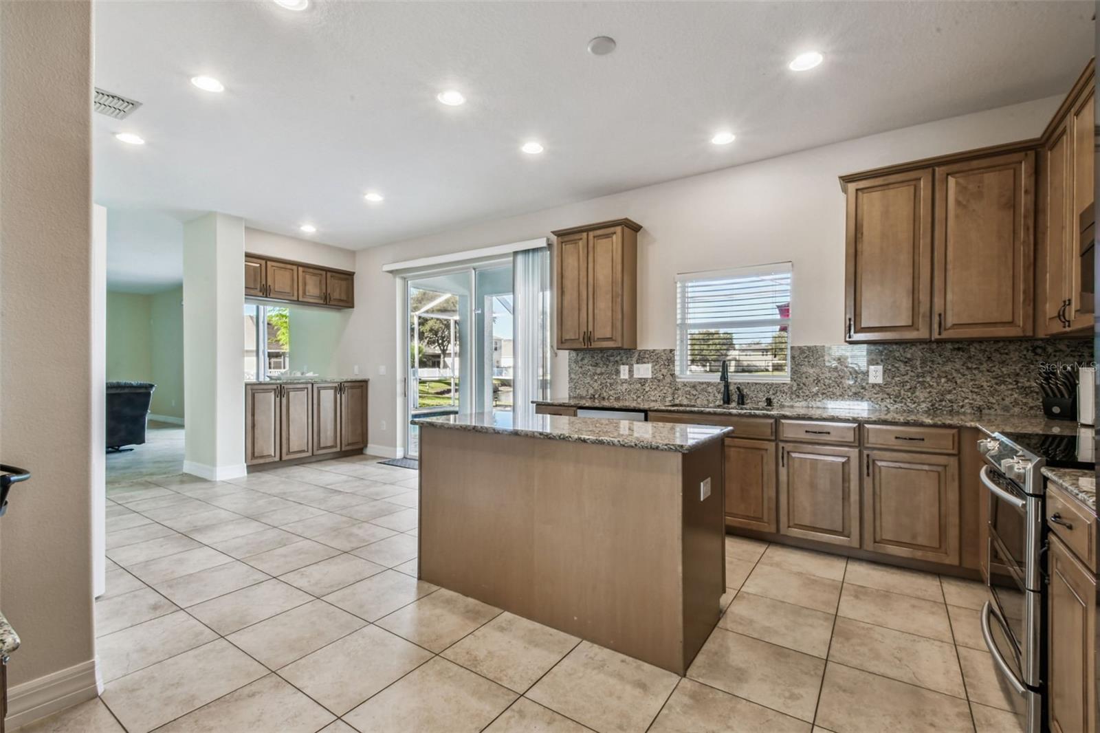 LAKE TALIA PH 02 - Residential