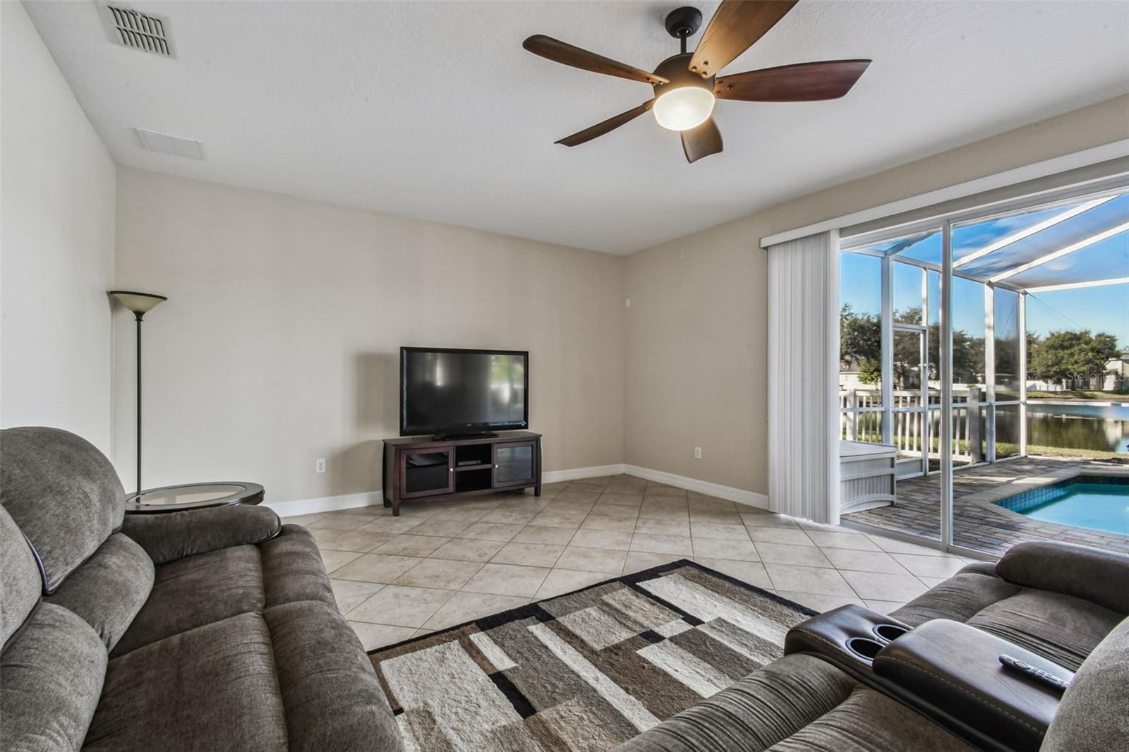 LAKE TALIA PH 02 - Residential