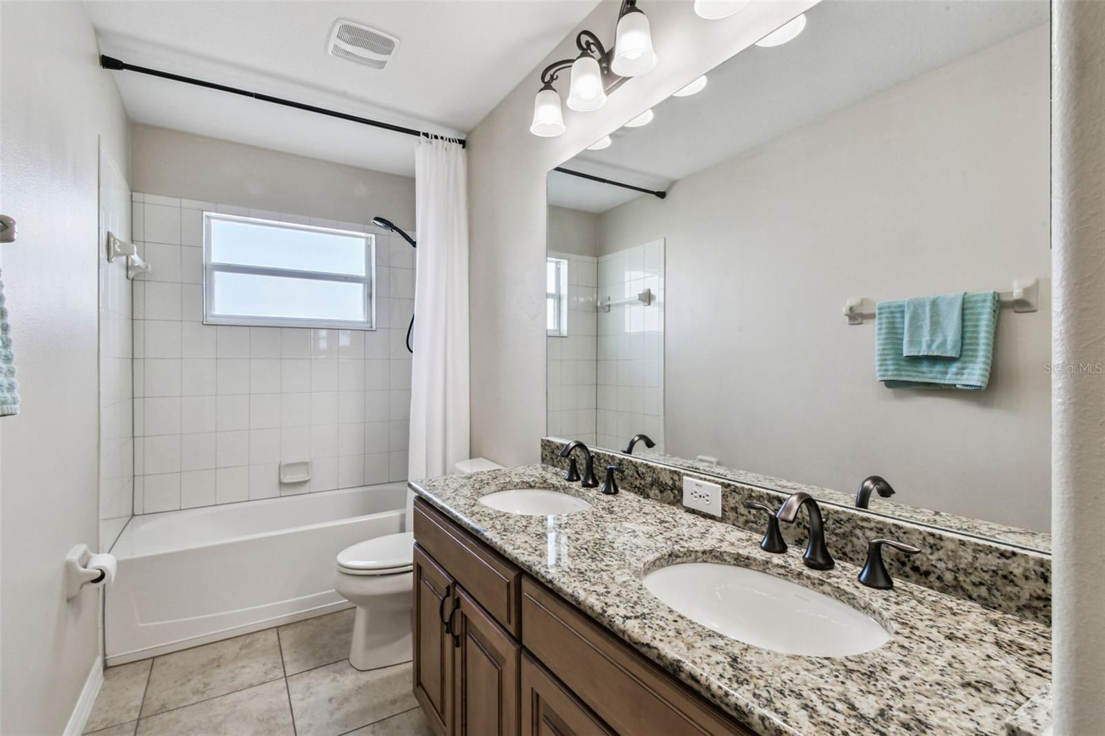 LAKE TALIA PH 02 - Residential