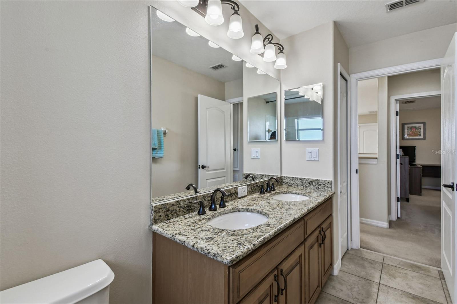 LAKE TALIA PH 02 - Residential