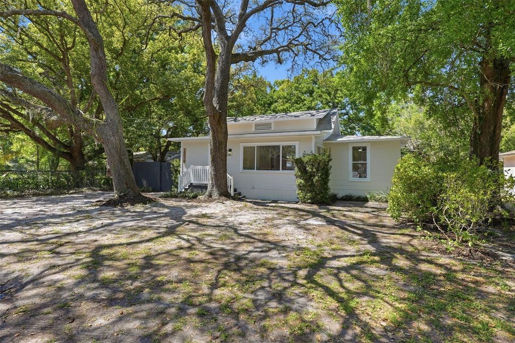 Photo of 10012 N 10th Street, Tampa, FL 33612 (MLS # O6392654)