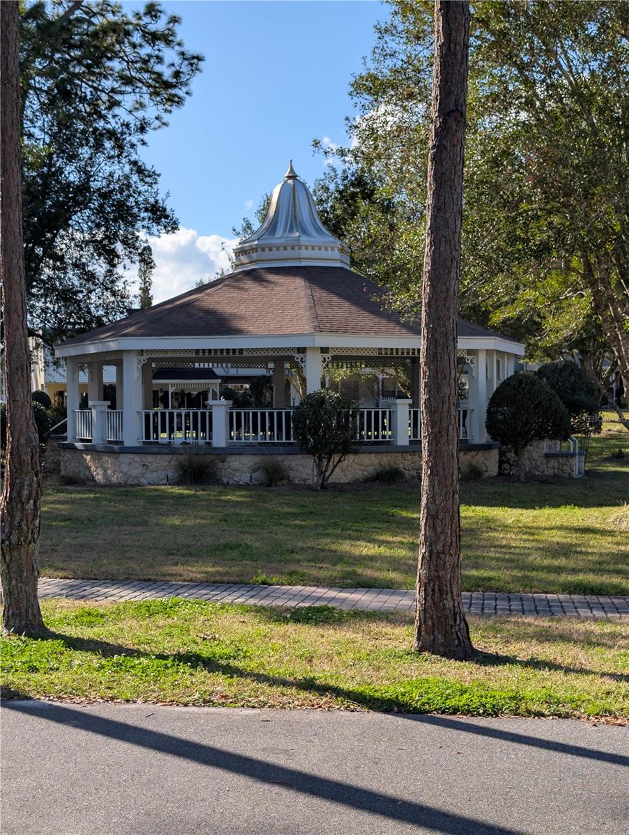 ON TOP OF THE WORLD - Residential