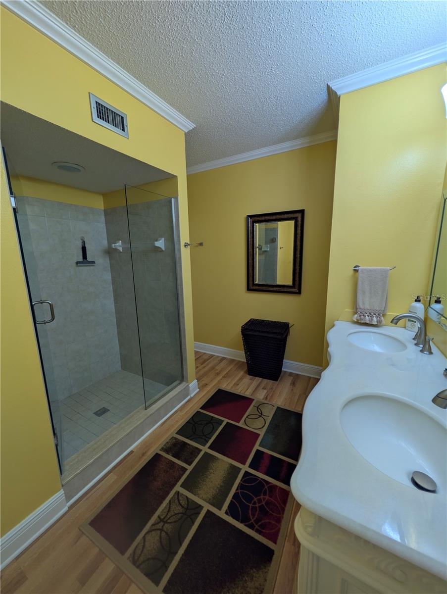 ON TOP OF THE WORLD - Residential