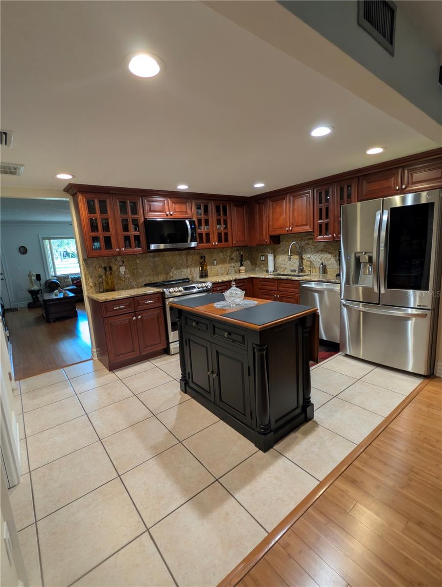 ON TOP OF THE WORLD - Residential