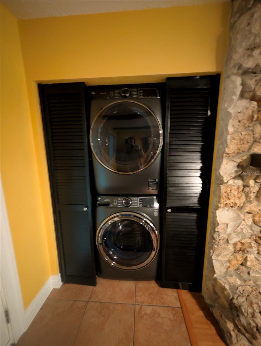 ON TOP OF THE WORLD - Residential