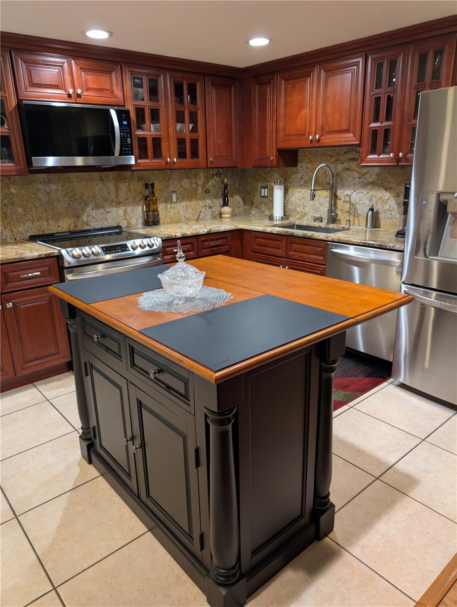 ON TOP OF THE WORLD - Residential