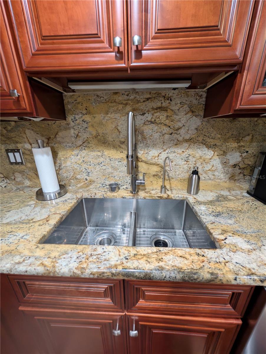 ON TOP OF THE WORLD - Residential