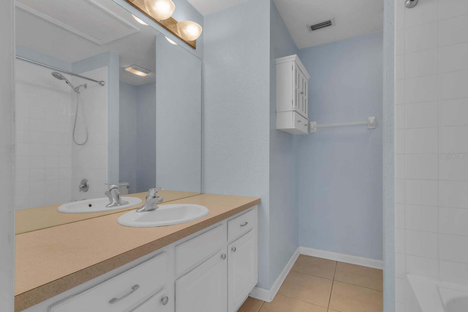 REGENCY OAKS UNIT ONE - Residential