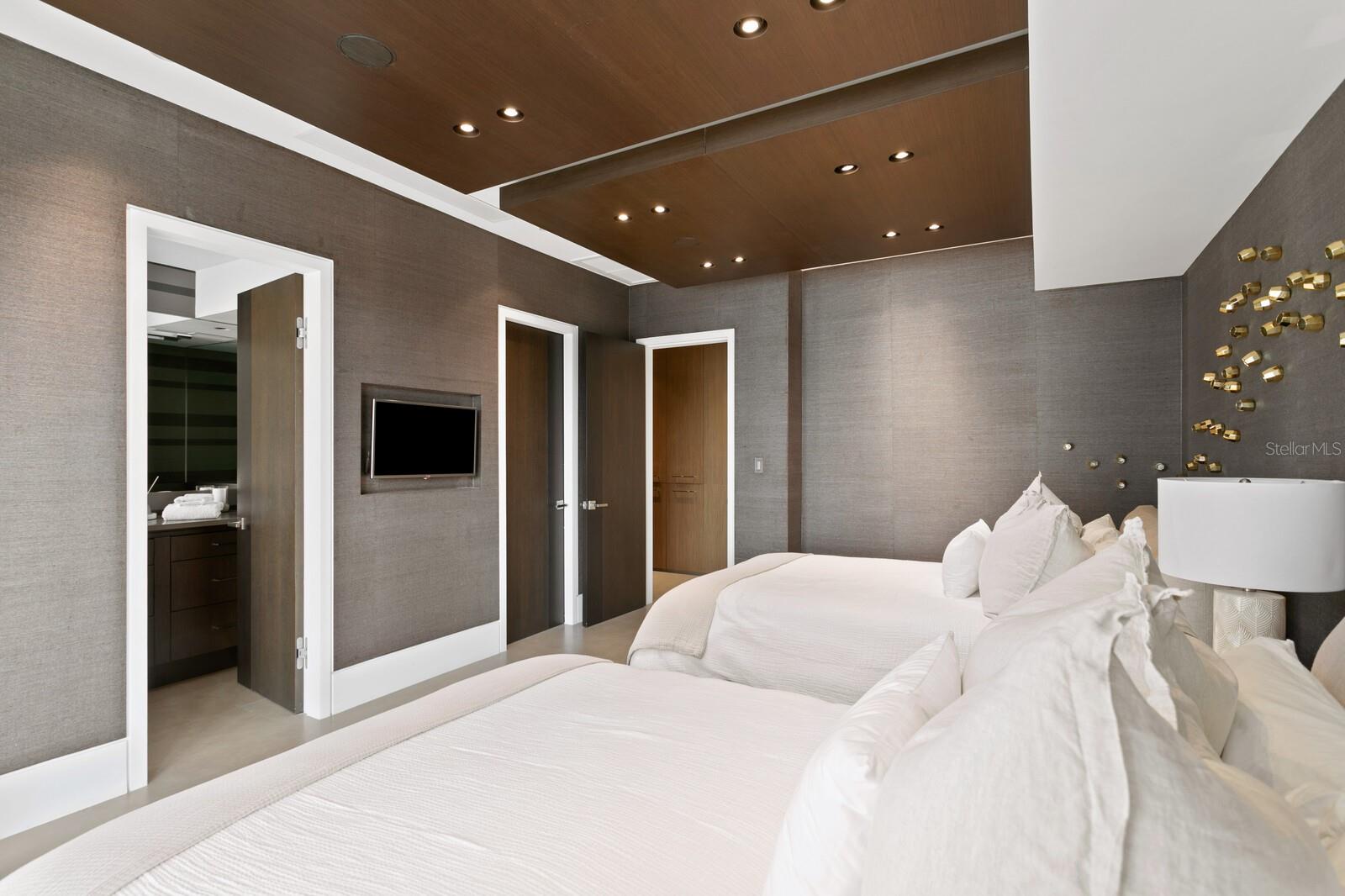 ISLAND ESTATES OF CLEARWATER - Residential