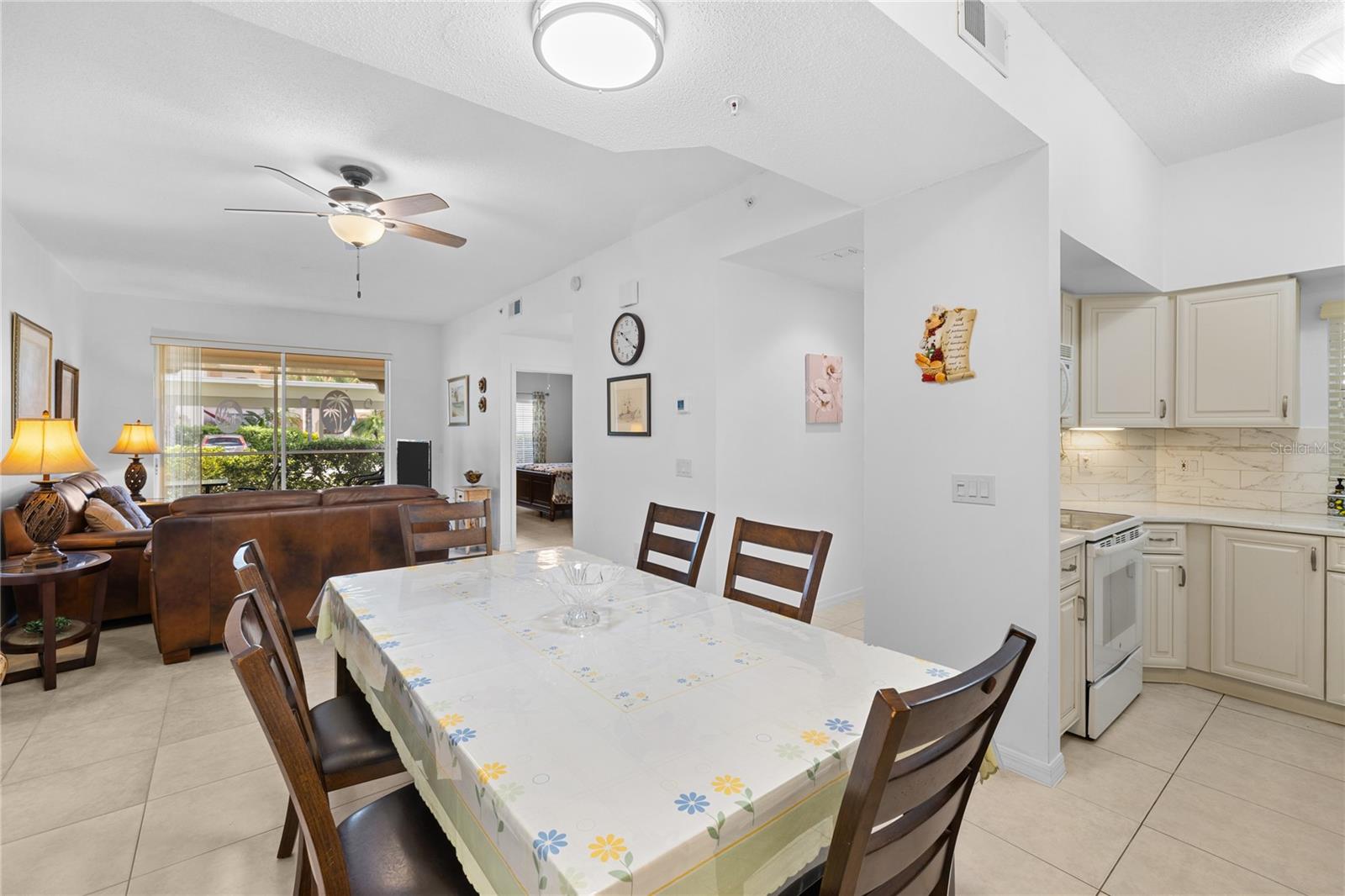 PLAZA DE FLORES - Residential