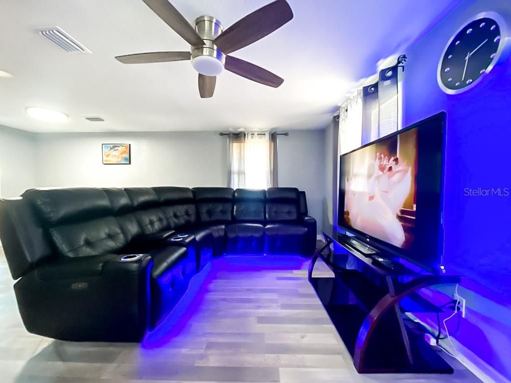 Photo of 4303 Chestnut Avenue, Sarasota, FL 34234 (MLS # A4664879)