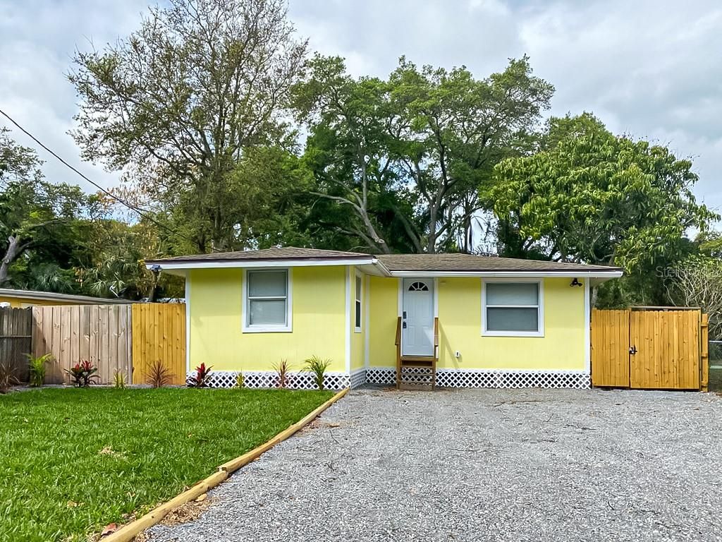 Photo of 4303 Chestnut Avenue, Sarasota, FL 34234 (MLS # A4664879)