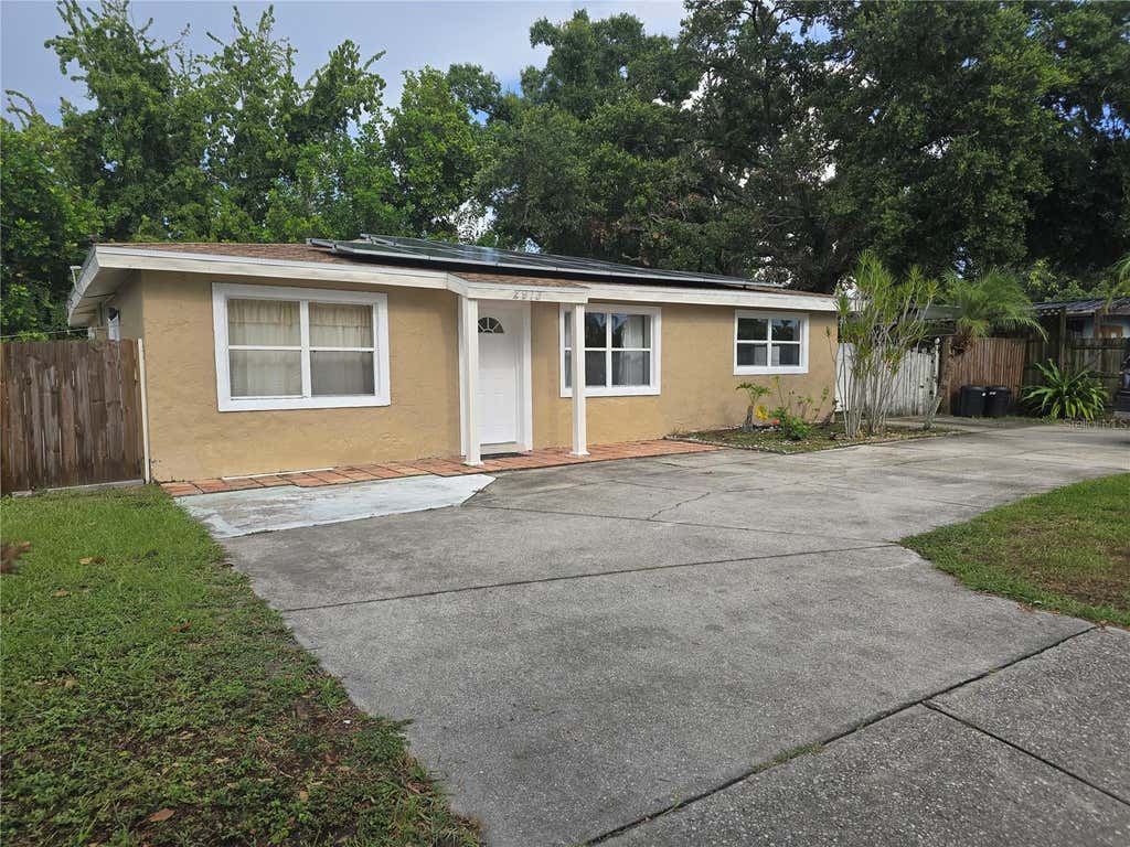 Photo of 2913 Mcintosh Road, Sarasota, FL 34232 (MLS # A4696989)