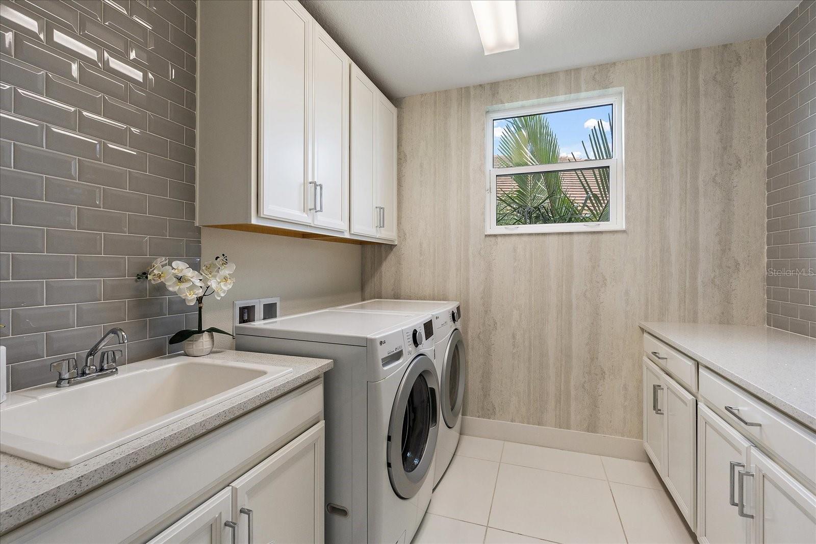 LAKEHOUSE COVE/WATERSIDE PH 1 - Residential