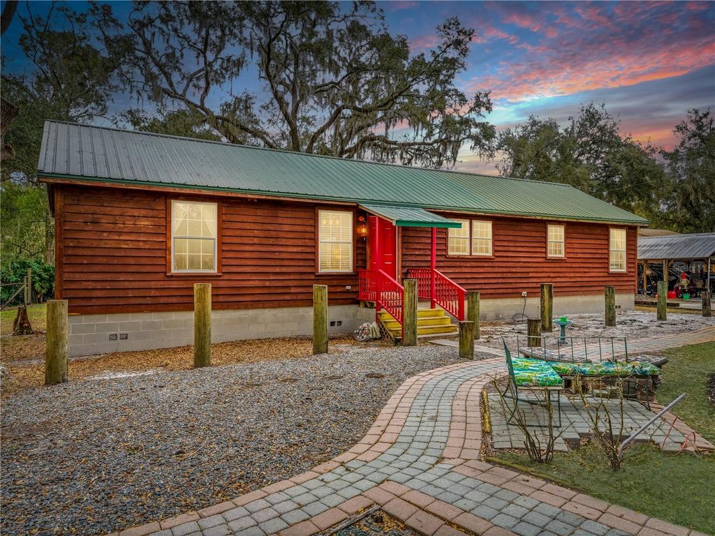 Photo of 8010 Franklin Road, Plant City, FL 33565 (MLS # TB8467757)