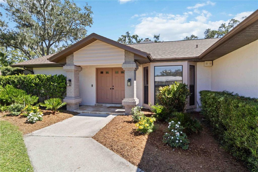 Photo of 5206 Woodlawn Circle E, Palmetto, FL 34221 (MLS # A4673501)