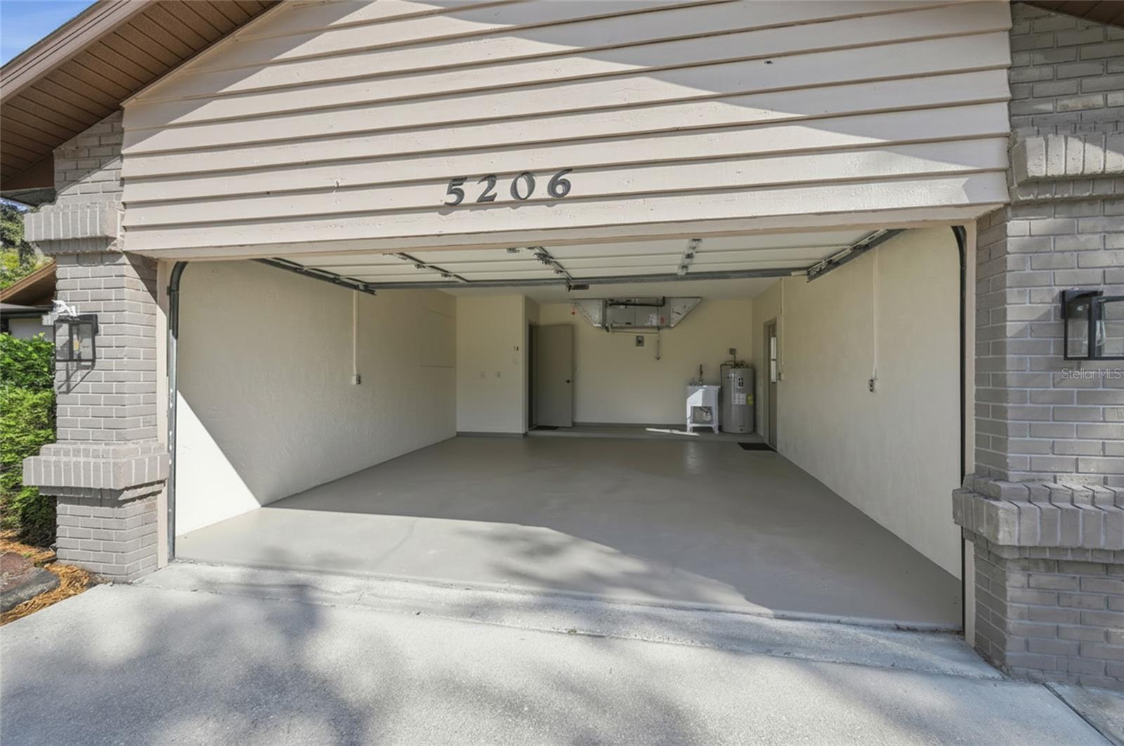 WOODLAWN LAKES FIRST ADD - Residential