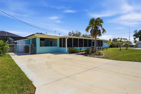 2400 PINE CT, NOKOMIS, FL 34275 - Image a5da308a65e4be0bb52486c83b5fe556/2692940058
