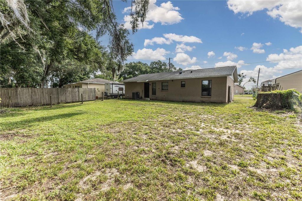 Photo of 805 Pleasantdale Drive, Wildwood, FL 34785 (MLS # G5112219)