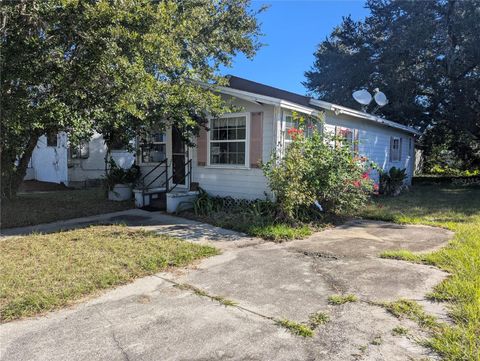 Photo of 1105 S Locust Avenue, Sanford, FL 32771 (MLS # O6336618)